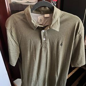 Volcom t shirt